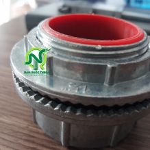 Đầu nối ống thép luồn dây điện ren IMC vào box 1-1/2