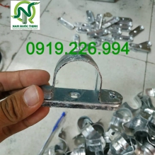 Kẹp ống có đế ống thép luồn dây điện loại E D39  nhúng nóng