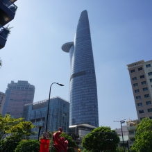 Bitexco Financial Tower chọn ống thép luồn dây điện trơn EMT bảo vệ hệ thống điện