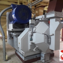 Ống ruột gà lõi thép bọc nhựa chống thấm dầu và nước kết nối với động cơ