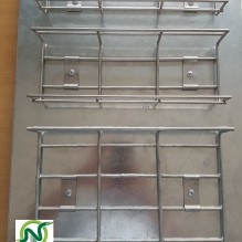 Phân biệt máng lưới inox 304 và máng lưới nhúng nóng